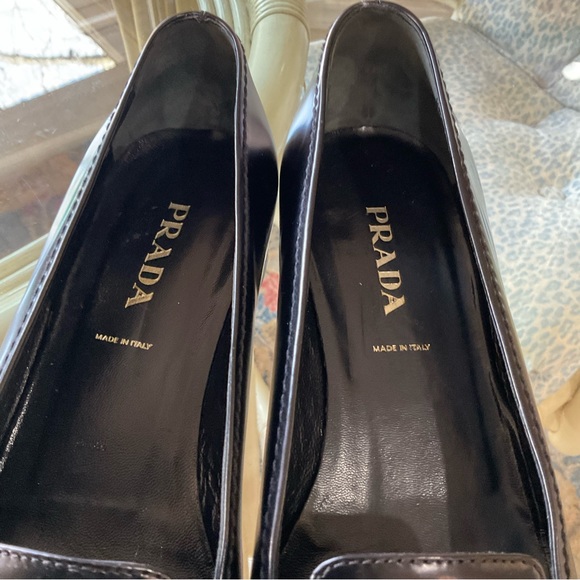 Prada Loafer, black, low heel, Classic! Great Condition! Size 38.5 / 8 - Picture 6 of 16